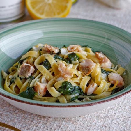 Fitness těstoviny se špenátem a lososem - recept Bajola