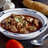 Fit hovězí guláš z pomalého hrnce - recept Bajola