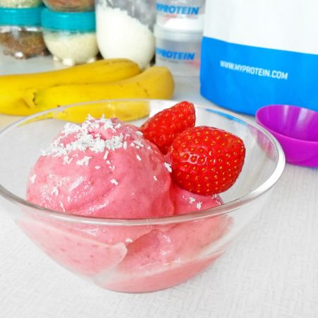 Fitness jahodová zmrzlina - zdravý recept Bajola