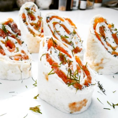 Fitness tortillové jednohubky s lososem - zdravý recept Bajola