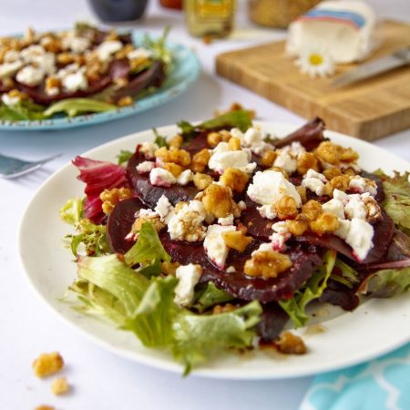 Salát z červené řepy s kozím sýrem - zdravý recept Bajola