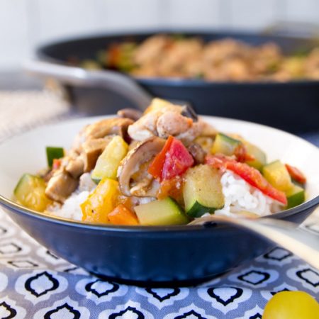 Fitness kuřecí maso s cuketou a houbami - zdravý recept Bajola