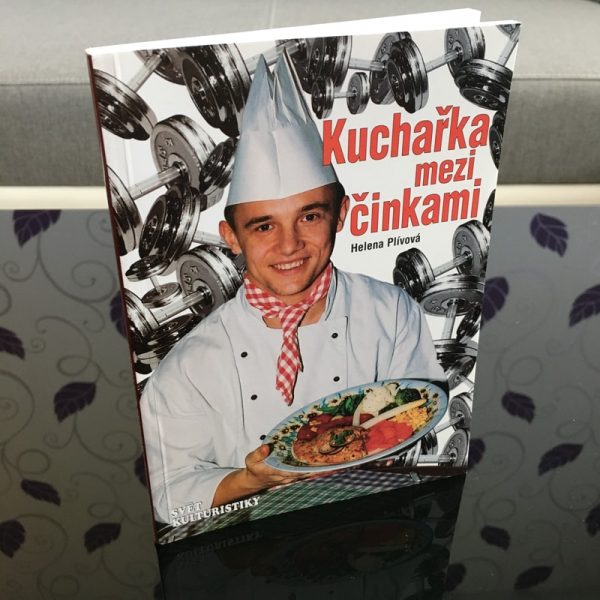 Kuchařka mezi činkami