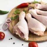 Jak odstranit kůži z kuřecích stehen - video návod