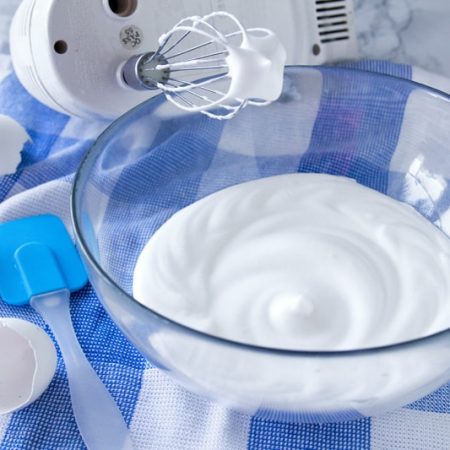 Jak vyšlehat fitness bílkový sníh bez cukru