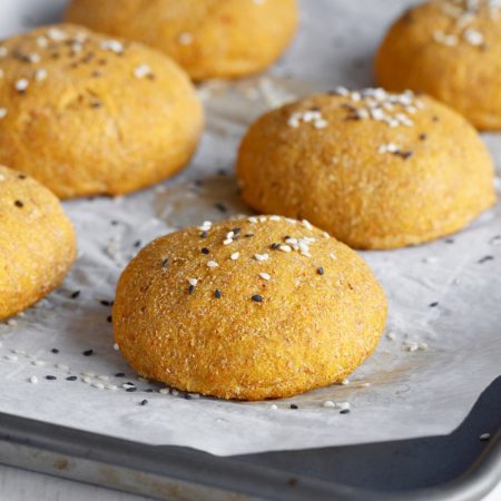 Zdravé mrkvové bulky na burger - recept Bajola Zdravé mrkvové bulky na burger - recept Bajola