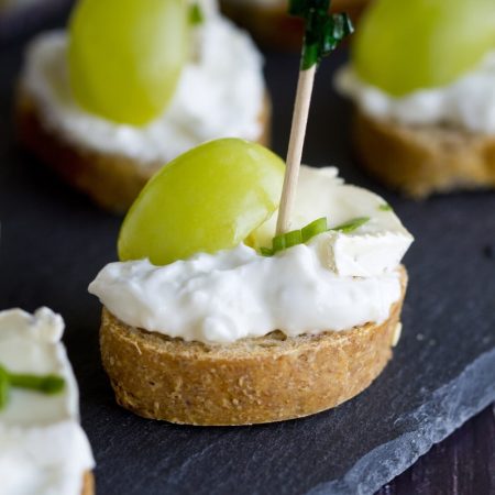 Zdravá česneková pomazánka - recept Bajola