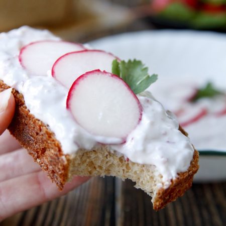 Zdravá ředkvičková pomazánka - recept Bajola