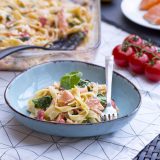 Zdravé lososové těstoviny se špenátem a rajčaty - recept Bajolafit